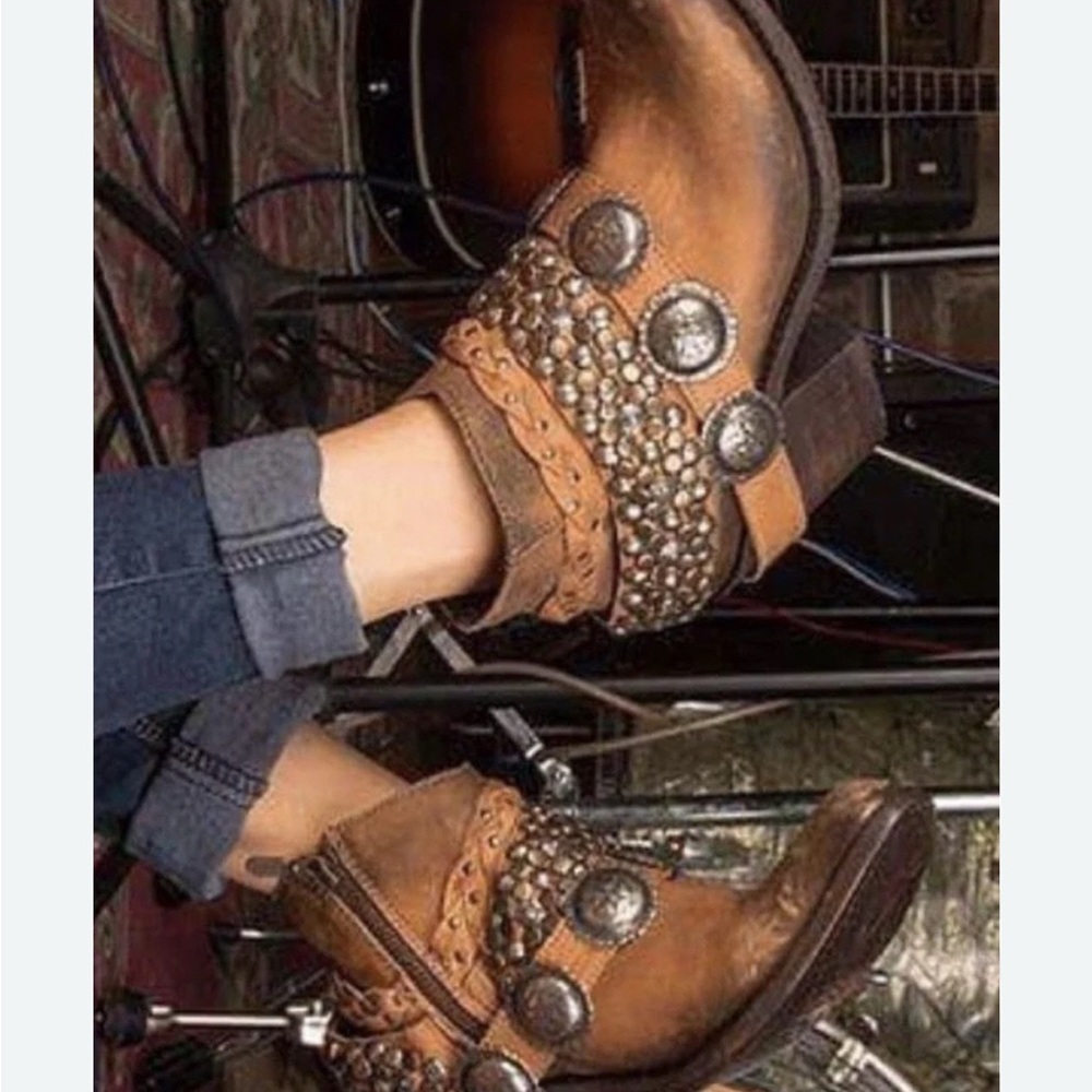 LIBERTY Black Tan Ankle Boots Rugged Design